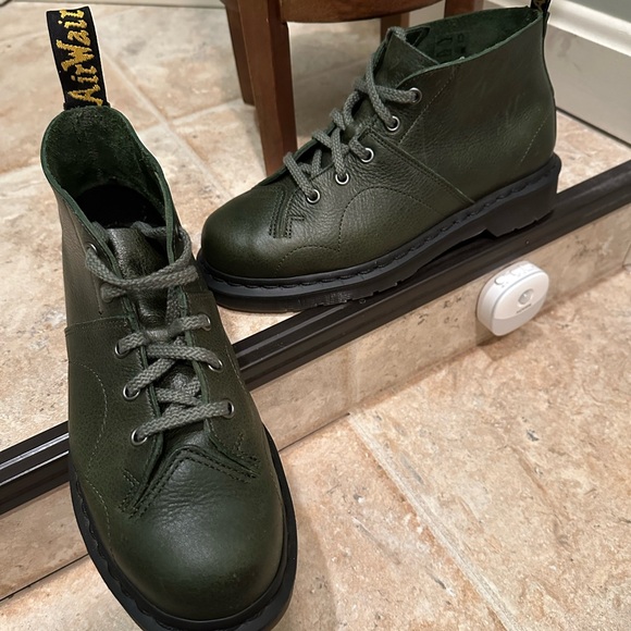 Dr. Martens Men's Green Leather Boots - Picture 10 of 10